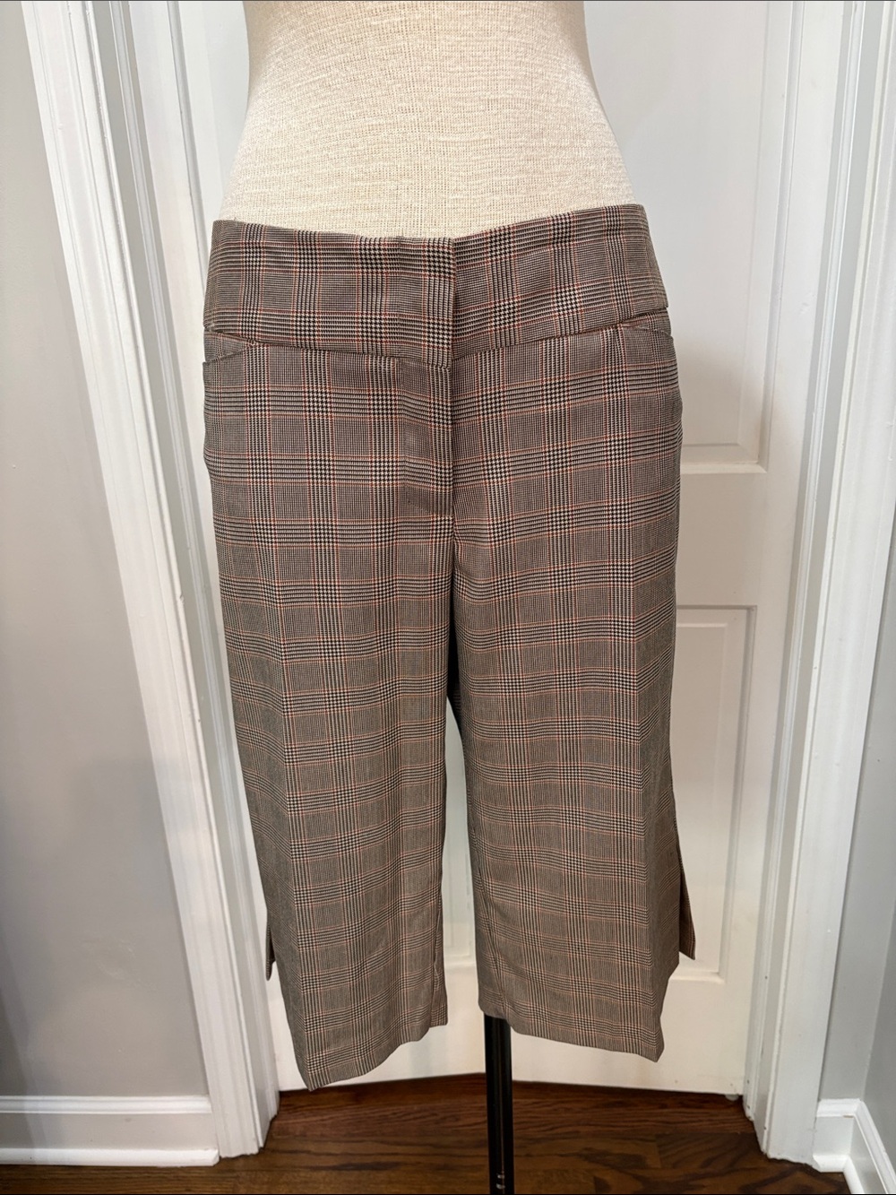 Hybrid sz 14 Y2K plaid walking shorts